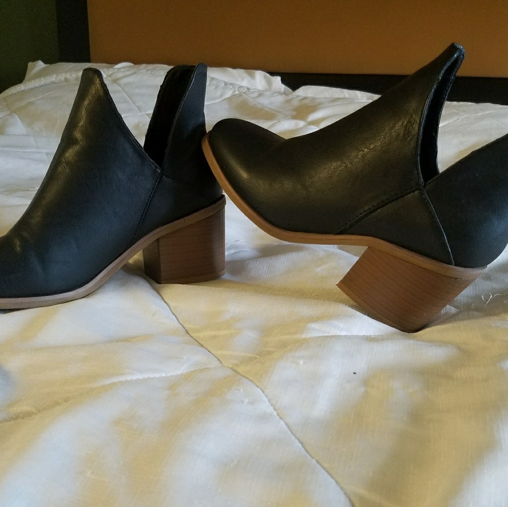 Mudd casual bootie.